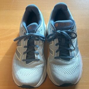 New Balance Women 880- size 9 medium